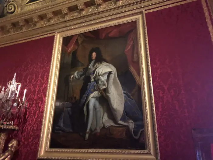 Rigaud's full-length Louis XIV in its gilded frame — Versailles.