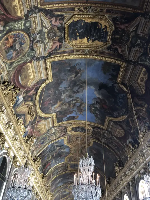 The Hall of Mirrors, its vaulted ceiling running the length of the gallery.